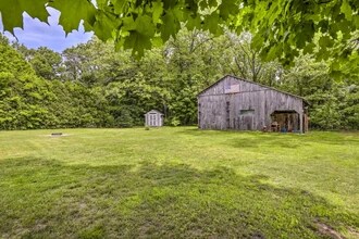 513 Amherst Rd in Granby, MA - Foto de edificio - Building Photo