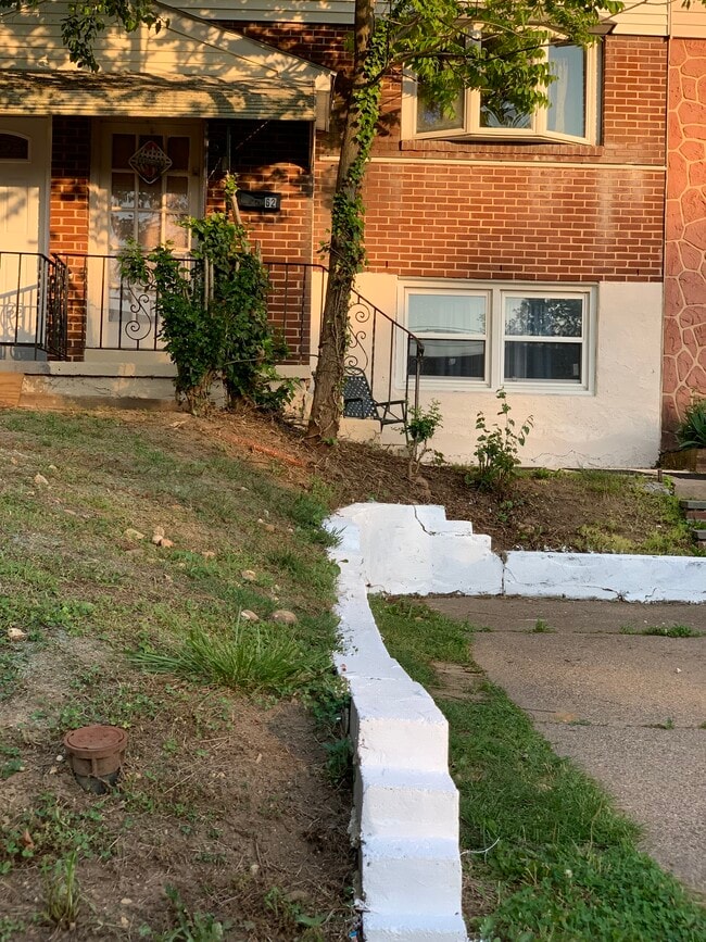 property at 62 Oakmont Dr