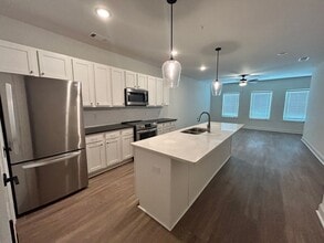 Farmville Lakes Apartments in Auburn, AL - Foto de edificio - Interior Photo