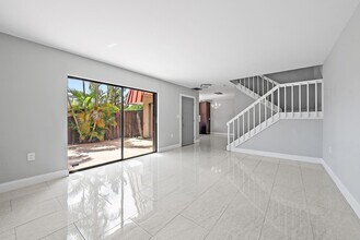 3310 Meridian Way S in Palm Beach Gardens, FL - Building Photo - Building Photo