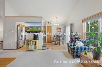 1412 Yorkshire Ln in Shakopee, MN - Building Photo - Building Photo