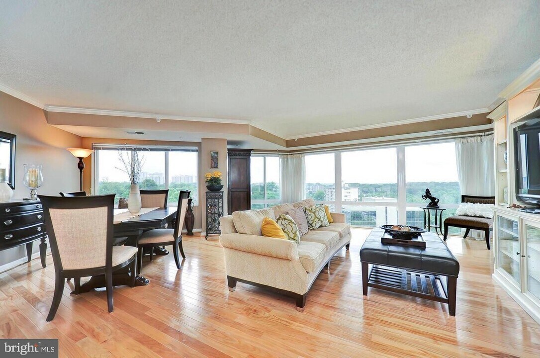 3101 N Hampton Dr, Unit #911 in Alexandria, VA - Building Photo