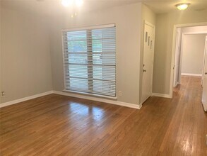 4423 Warm Springs Rd in Houston, TX - Building Photo - Building Photo