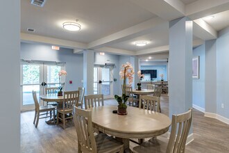 Azalea Senior Village II in Hoschton, GA - Foto de edificio - Interior Photo