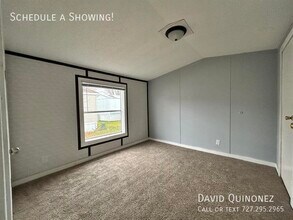 4614 E Old Trail Rd in Columbia City, IN - Building Photo - Building Photo