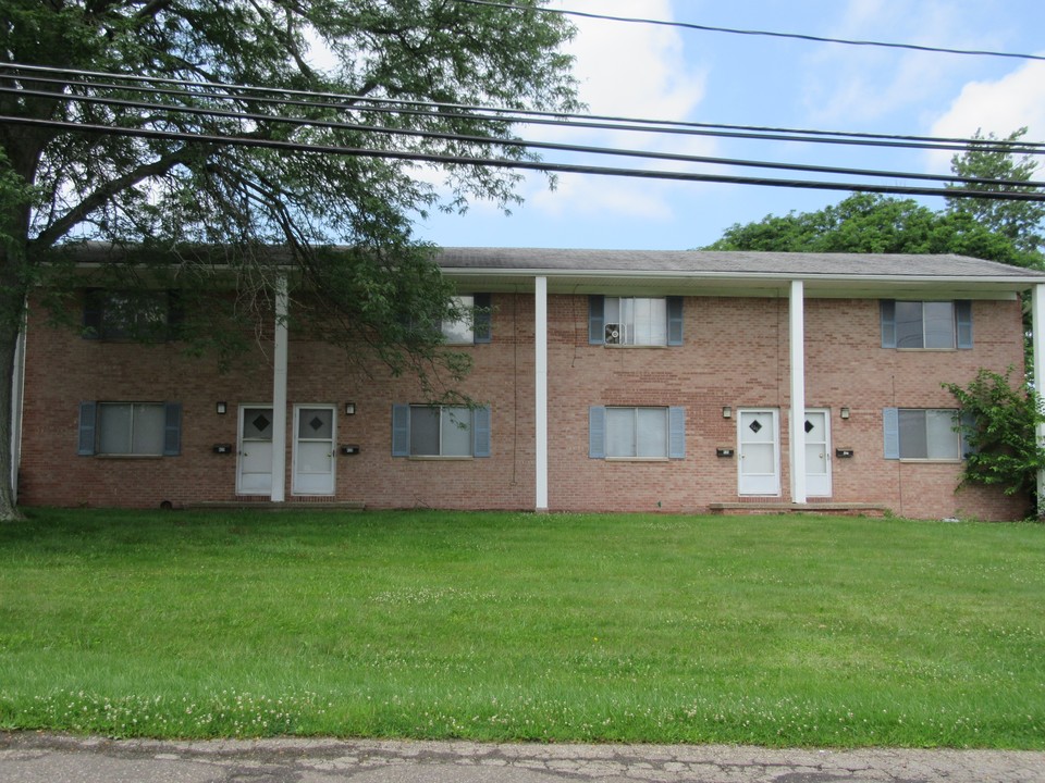 431-437 Austin Ave NW in Massillon, OH - Building Photo