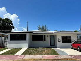 911 79th Terrace in Miami Beach, FL - Building Photo