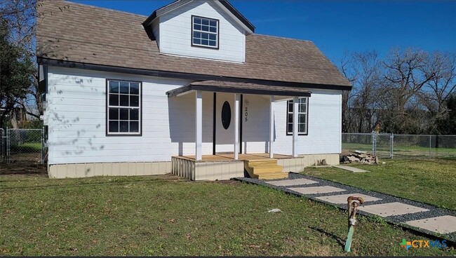 205 E M.L.K. Jr Blvd in Taylor, TX - Building Photo - Building Photo