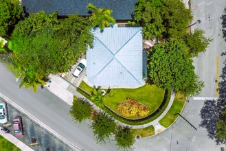 685 SW 19th Rd in Miami, FL - Building Photo - Building Photo