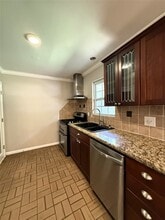 9646 Meadowglen Ln in Houston, TX - Building Photo - Building Photo