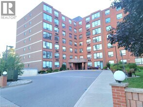 99 Donn Ave in Hamilton, ON - Building Photo - Building Photo