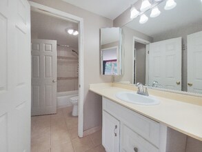 1006 Portland Dr in Schaumburg, IL - Building Photo - Building Photo