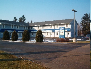 Twin Gables in Sycamore, IL - Building Photo