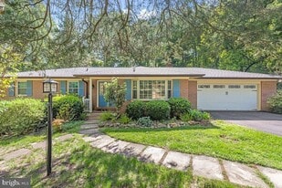 39225 Foxhill Rd in Leesburg, VA - Building Photo