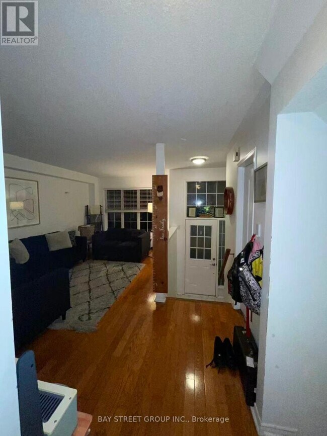 5530 Glen Erin Dr in Mississauga, ON - Building Photo - Building Photo
