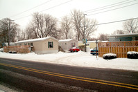 Tiny Village Mobile Home Park in Flat Rock, MI - Foto de edificio - Building Photo