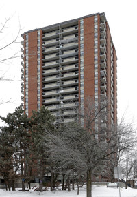 Rochester Towers in Ottawa, ON - Building Photo - Building Photo