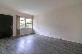 Park Cherokee Apartments in Los Angeles, CA - Foto de edificio - Building Photo