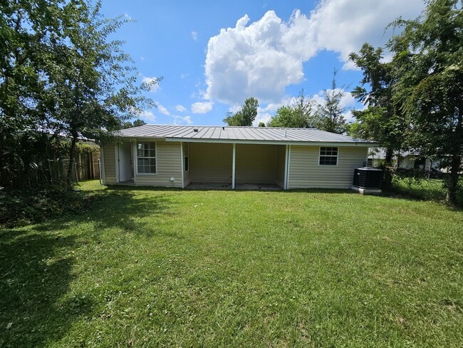 property at 906 Virginia Ave