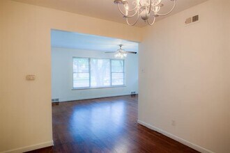 6552 St Moritz Ave in Dallas, TX - Building Photo - Building Photo