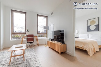 478 Kent Ave in Brooklyn, NY - Building Photo - Building Photo