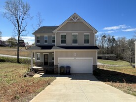 582 30th Avenue Cir NE in Hickory, NC - Building Photo