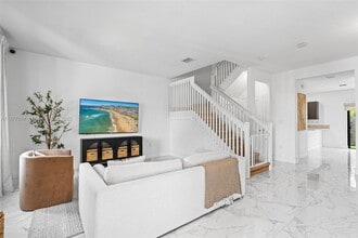 374 NE 214th St in Miami, FL - Building Photo - Building Photo