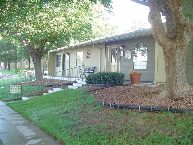 1222 Giles Rd in El Paso, TX - Building Photo - Building Photo
