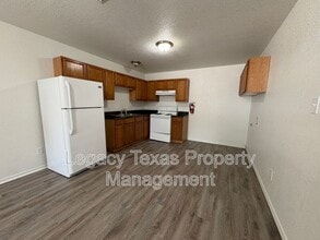 404 N Anglin St in Cleburne, TX - Building Photo - Building Photo