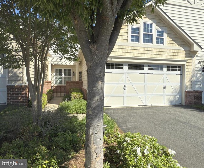 property at 44342 Oakmont Manor Square
