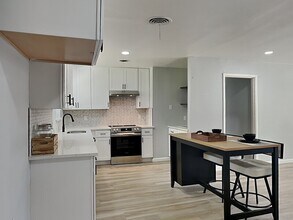 2111 Melissa St in Arlington, TX - Building Photo - Building Photo