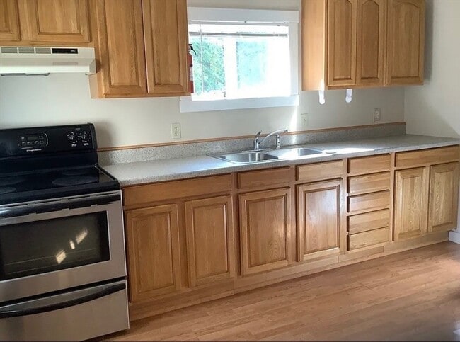 46 Pleasant St in West Brookfield, MA - Building Photo - Building Photo