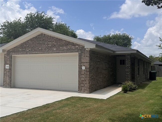 property at 1908 Zuni Trce
