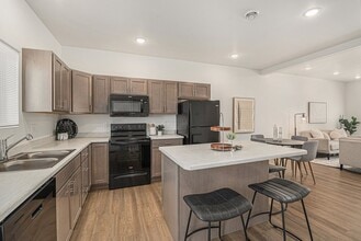 41Six in Sioux Falls, SD - Building Photo - Building Photo