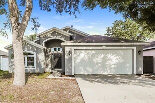 1616 Hulett Dr in Brandon, FL - Building Photo