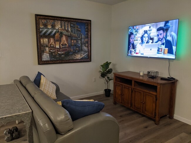 7338 Eisenhower St in Ventura, CA - Building Photo - Building Photo