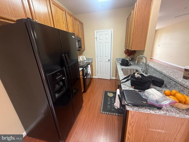 property at 5743 Goldfinch Ct