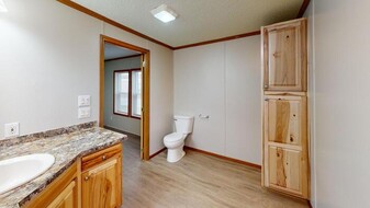 122 Northwest Dr in Bismarck, ND - Building Photo - Building Photo