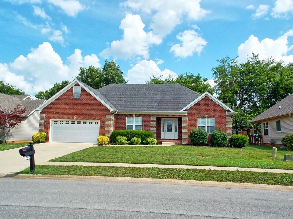 1013 Angelica Ct in Bowling Green, KY - Building Photo