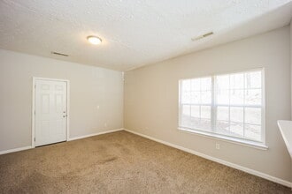 6055 Camden Forrest Dr in Riverdale, GA - Building Photo - Building Photo