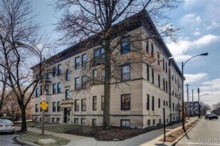 4256 Maryland Ave in St. Louis, MO - Building Photo