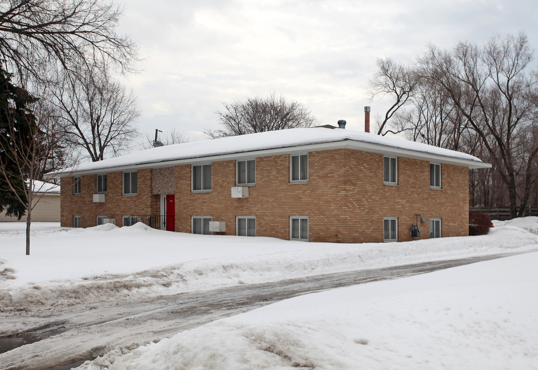 6525 2nd St NE in Fridley, MN - Building Photo