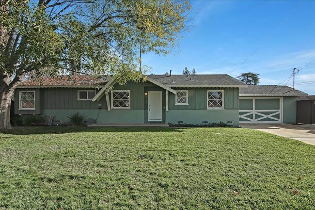 property at 6620 N Glade Ave