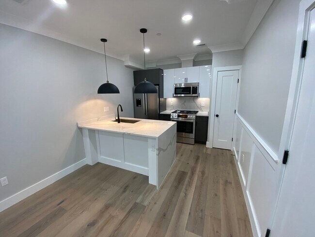 300 Somerville Ave in Somerville, MA - Foto de edificio - Building Photo