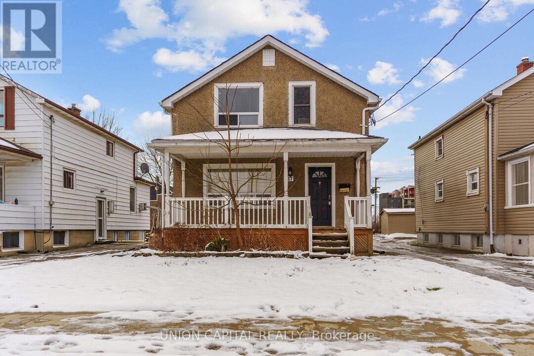 27 Lasalle St in Welland, ON - Building Photo