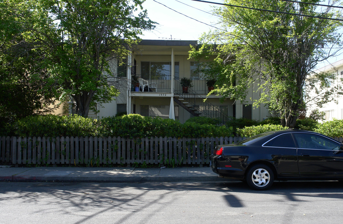 1572 Regent St in Redwood City, CA - Building Photo