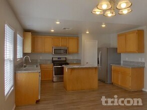 1227 Golden Apple St, Unit 2 in Las Vegas, NV - Foto de edificio - Building Photo