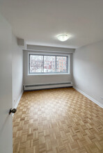5745 De La Côte-Saint-Luc Ch in Hampstead, QC - Building Photo - Building Photo