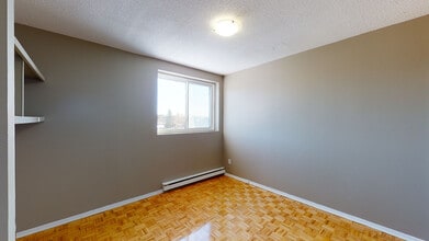 1322 McWatters Rd. – The Pinecrest in Ottawa, ON - Building Photo - Building Photo