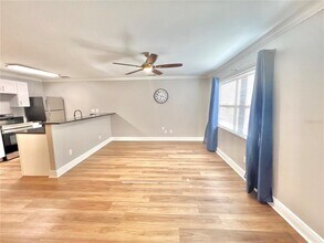 9105 Tudor Dr in Tampa, FL - Building Photo - Building Photo